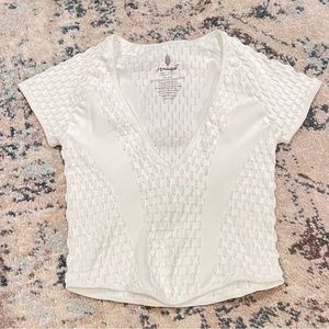 FP Movement Size M/L White V-neck Slight Crop Ruche texture workout top